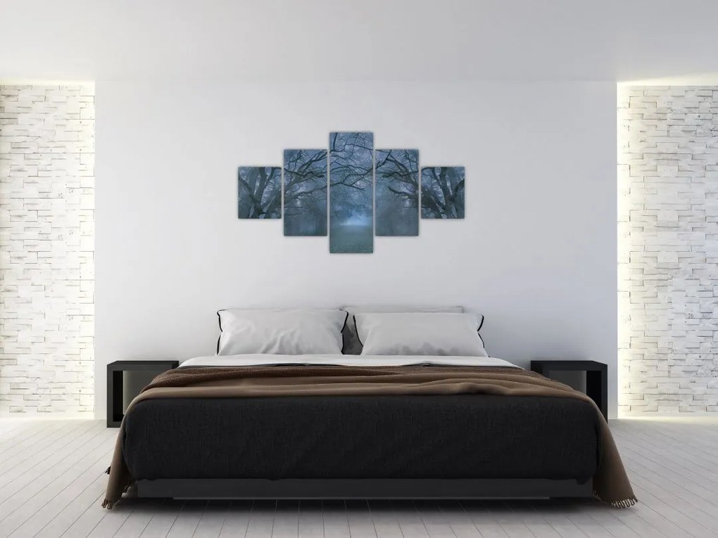 Obraz lasu we mgle (125x70 cm)