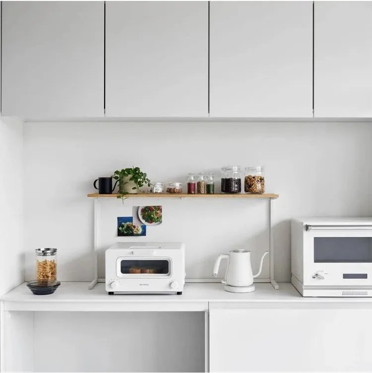 Biała/w naturalnym kolorze drewniana dodatkowa półka 90x18 cm Tower – YAMAZAKI