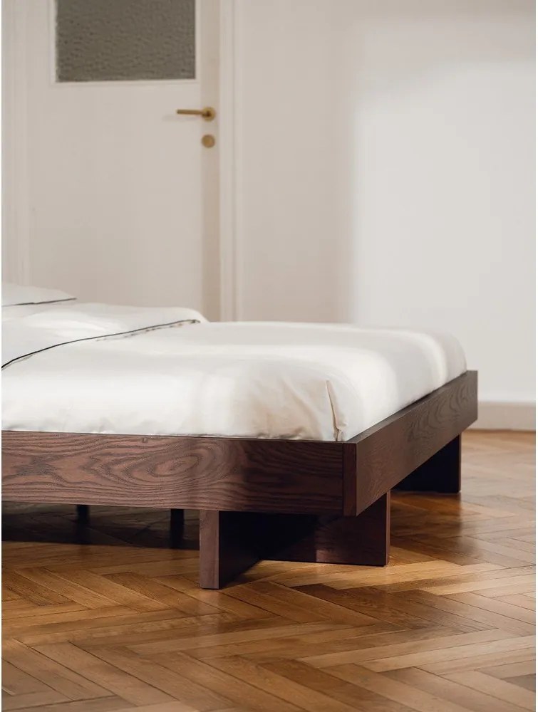 Łóżko dwuosobowe z płyty MDF w dekorze dębu bez zagłówka ze stelażem 180x200 cm w naturalnym kolorze Kito – noo.ma