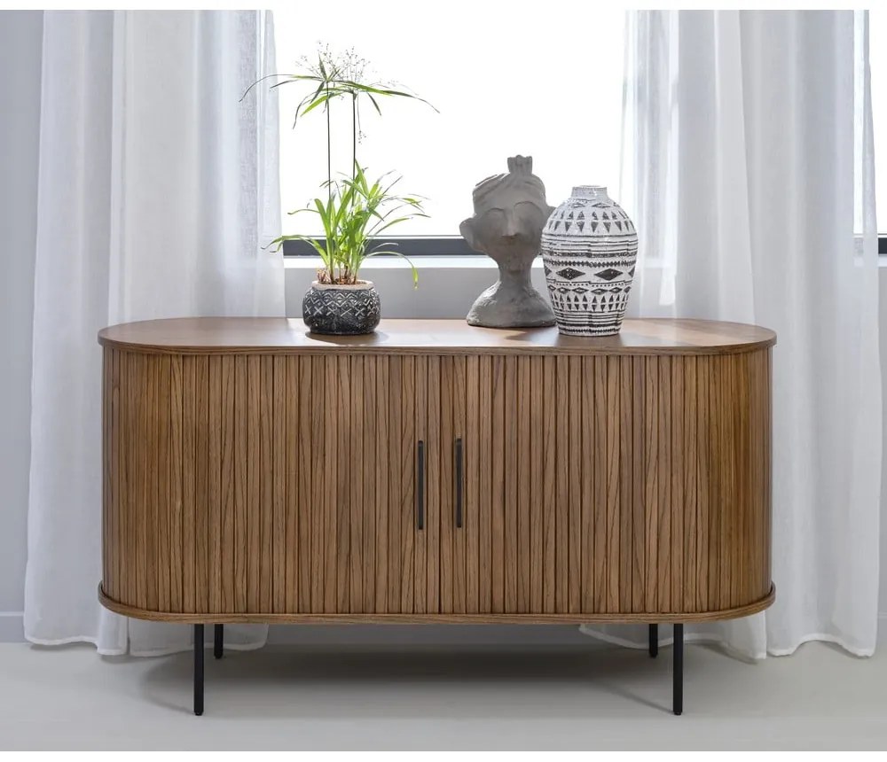 Brązowa niska komoda w dekorze dębu z drzwiami przesuwnymi 140x76 cm Nola – Unique Furniture