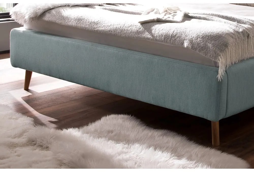 Jasnoniebieske tapicerowane łóżko dwuosobowe ze schowkiem i stelażem 160x200 cm Lotte – Meise Möbel