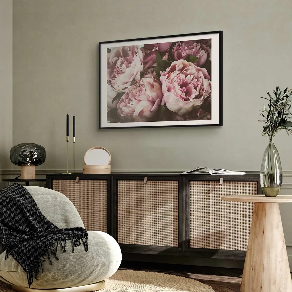 Plakat Różowe piwonie 60x40 cm z ramą czarną z marginesem ARTGEIST B