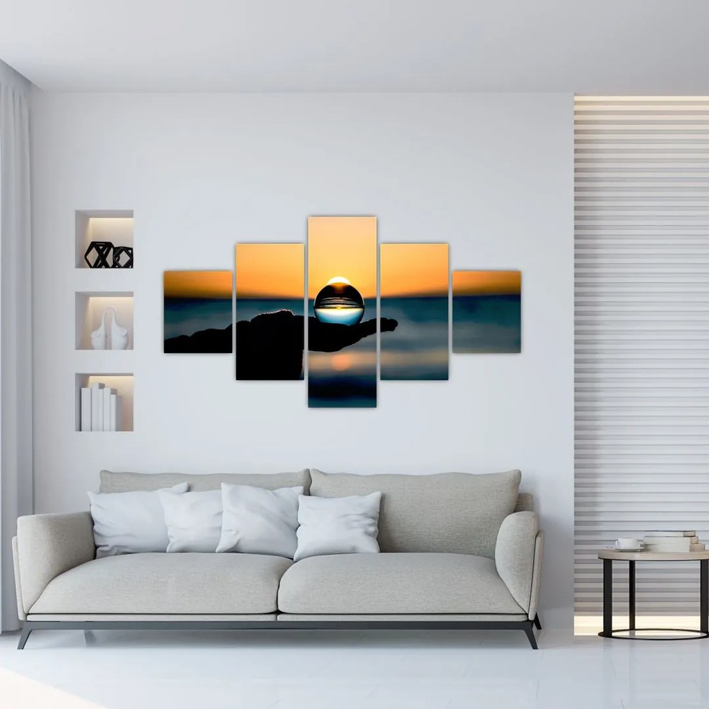 Obraz szklane kule w dłoni (125x70 cm)