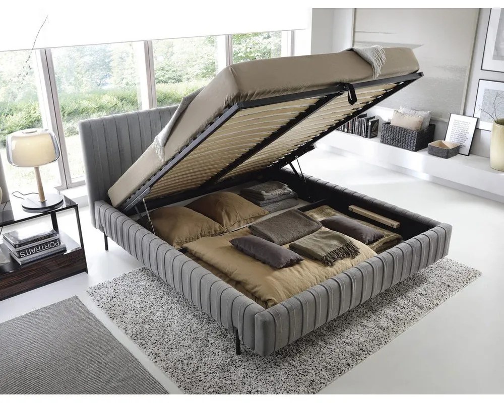 Szare tapicerowane łóżko dwuosobowe ze schowkiem ze stelażem 180x200 cm Plissa – ELTAP