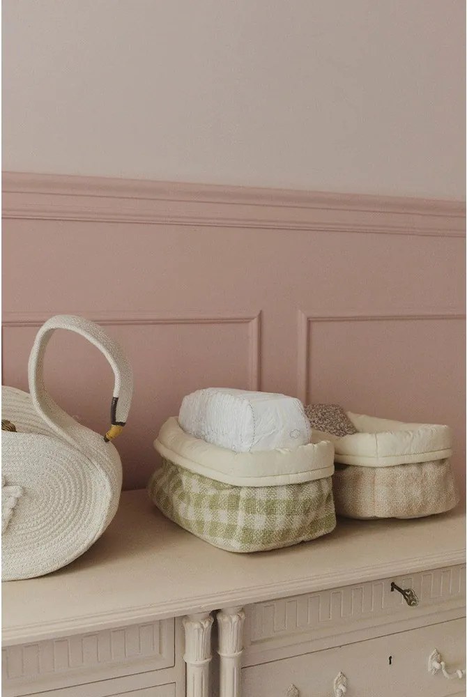 Jasnozielony tekstylny dziecięcy kosz na zabawki 30x20x20 cm Swan Matcha – Lorena Canals