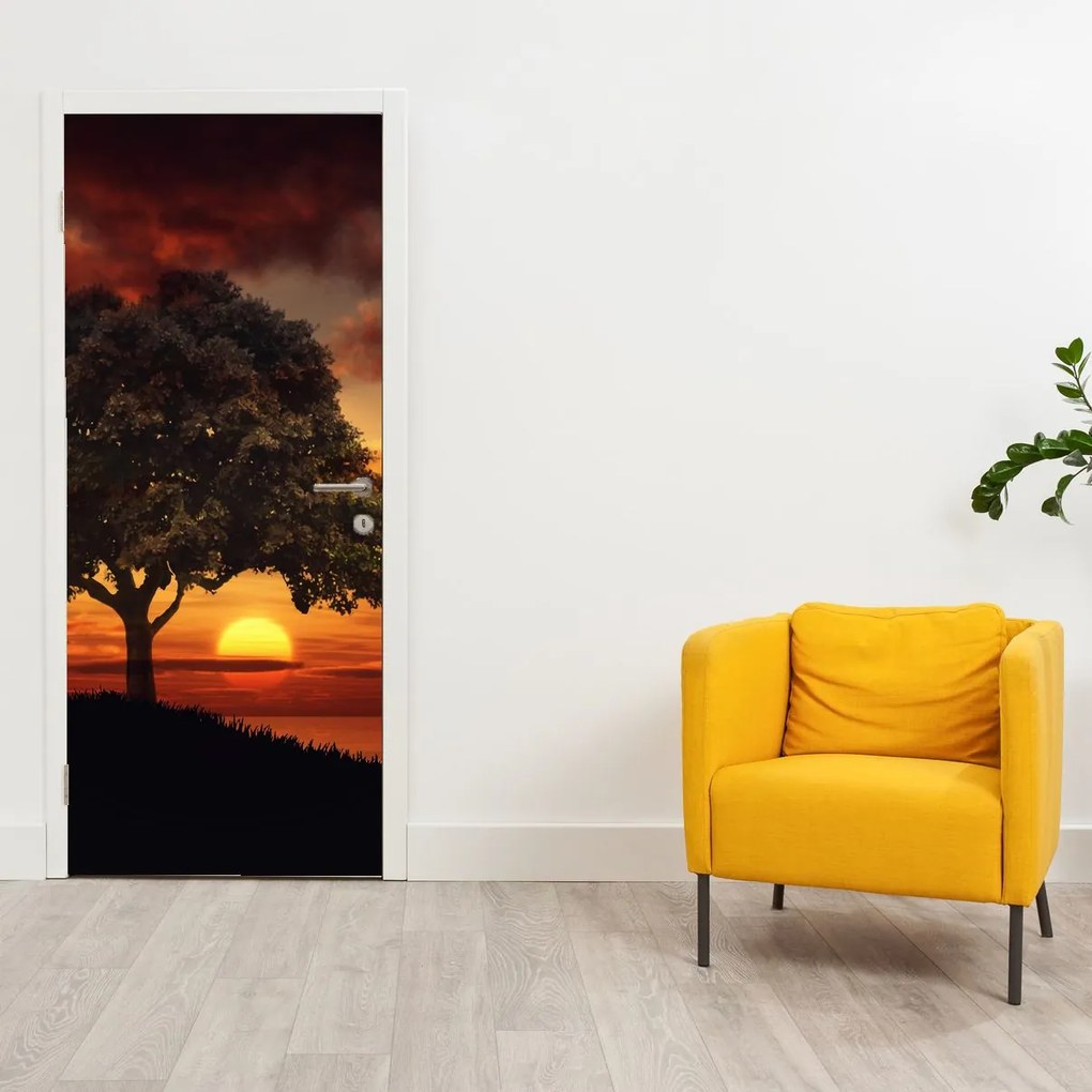 Fototapeta na drzwi - Drzewo z zachodem słońca (95x205cm)
