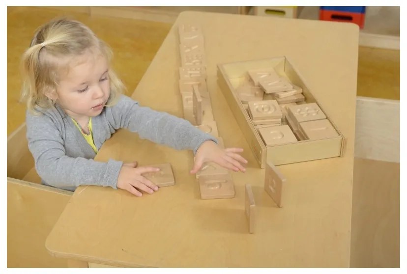 Zabawka sensoryczna rozpoznaj dotykiem literki cyfry kształty masterkidz