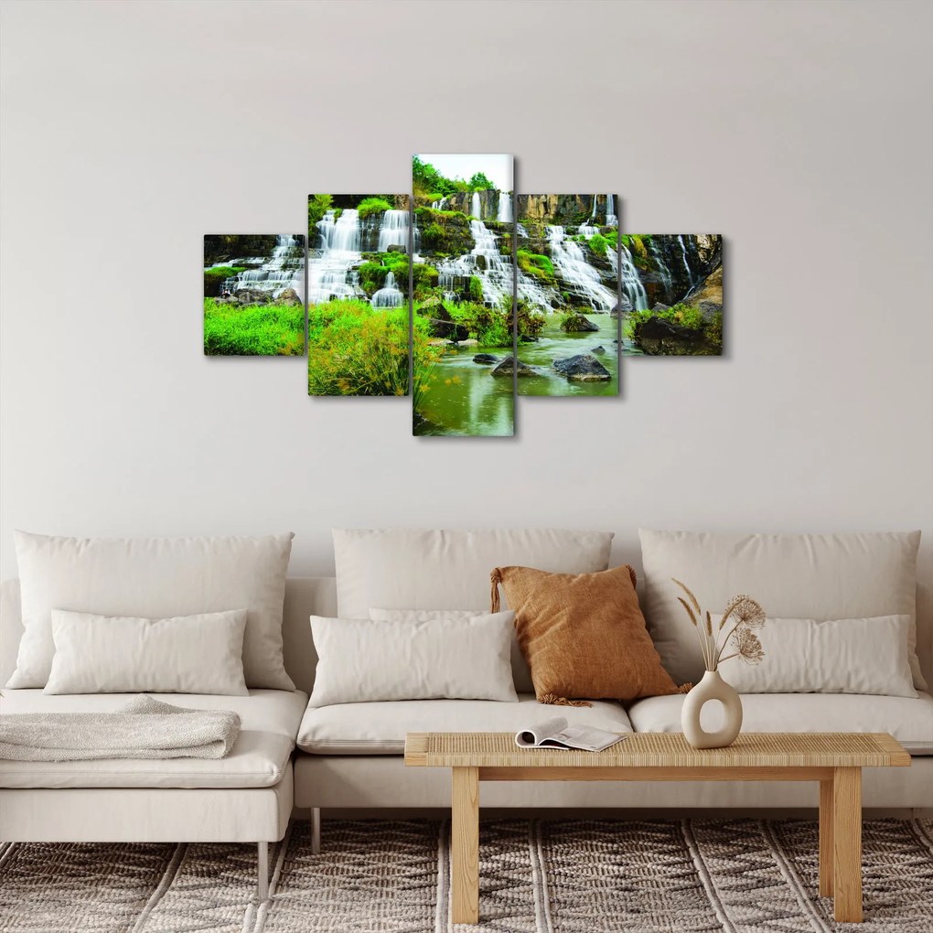Obraz - wodospady z zielenią (125x70 cm)