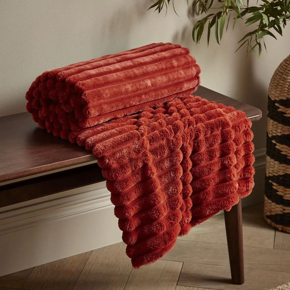 Koc z mikropluszu 130x170 cm Cosy Ribbed – Catherine Lansfield