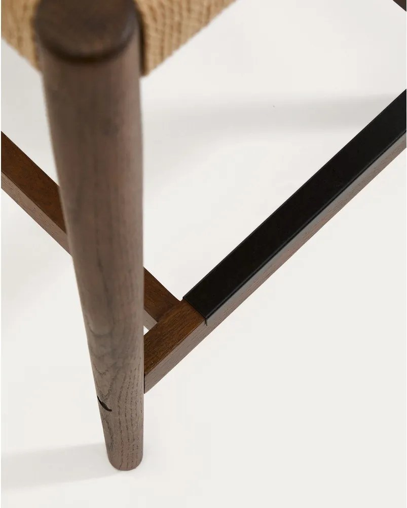 Brązowo-naturalny hoker z litego drewna dębowego (wysokość siedziska 65 cm) Analy – Kave Home