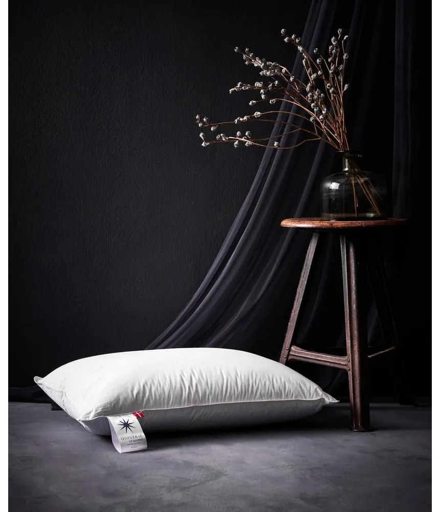 Poduszka wypełniona pierzem 50x70 cm Capella High – Universe of Sleeping