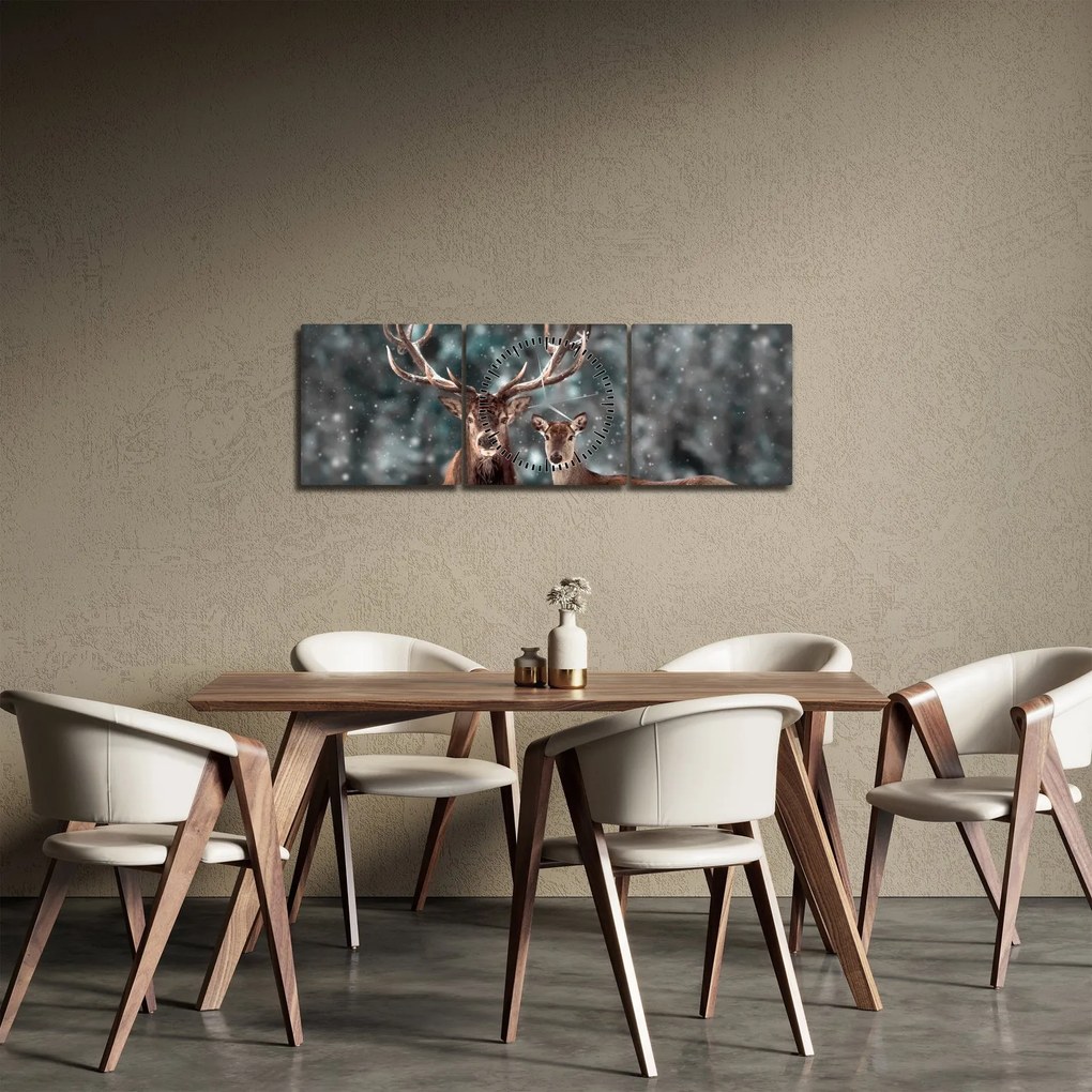 Obraz - Jeleń i łania w zaśnieżonym lesie (z zegarem) (90x30 cm)