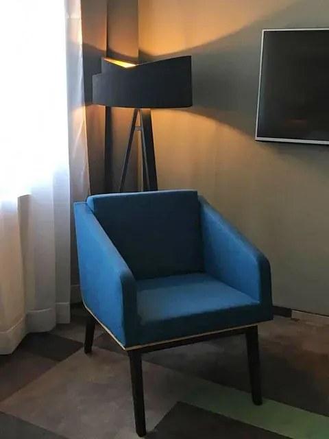 Czarna lampa stojąca glamour W6-R62