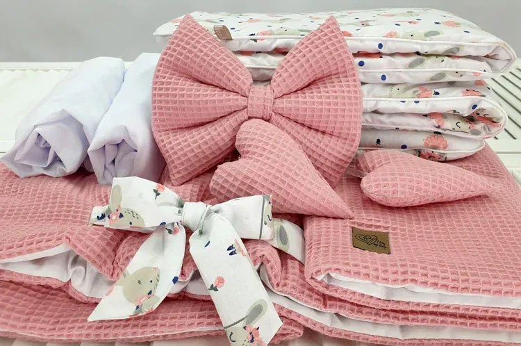 Różowy zestaw mobilne łóżeczko z baldachimem E4-B92