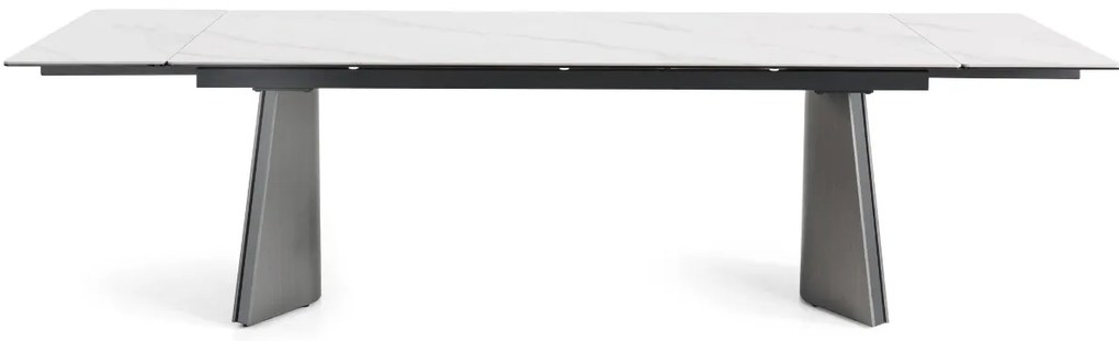 Nowoczesny stół rozkładany Nexus o wymiarach 200(280)×90 cm zachwyca eleganckim blatem z masy ceramicznej i solidną podstawą ze stali szczotkowanej. Styl, trwałość i funkcjonalność w jednym – idealny do jadalni i salonu.