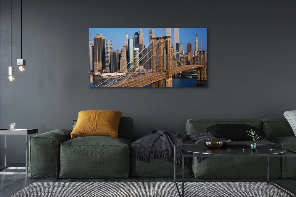 Obraz drukowany na płótnie Rzeka w Cieniu Wieżowców i Mostu