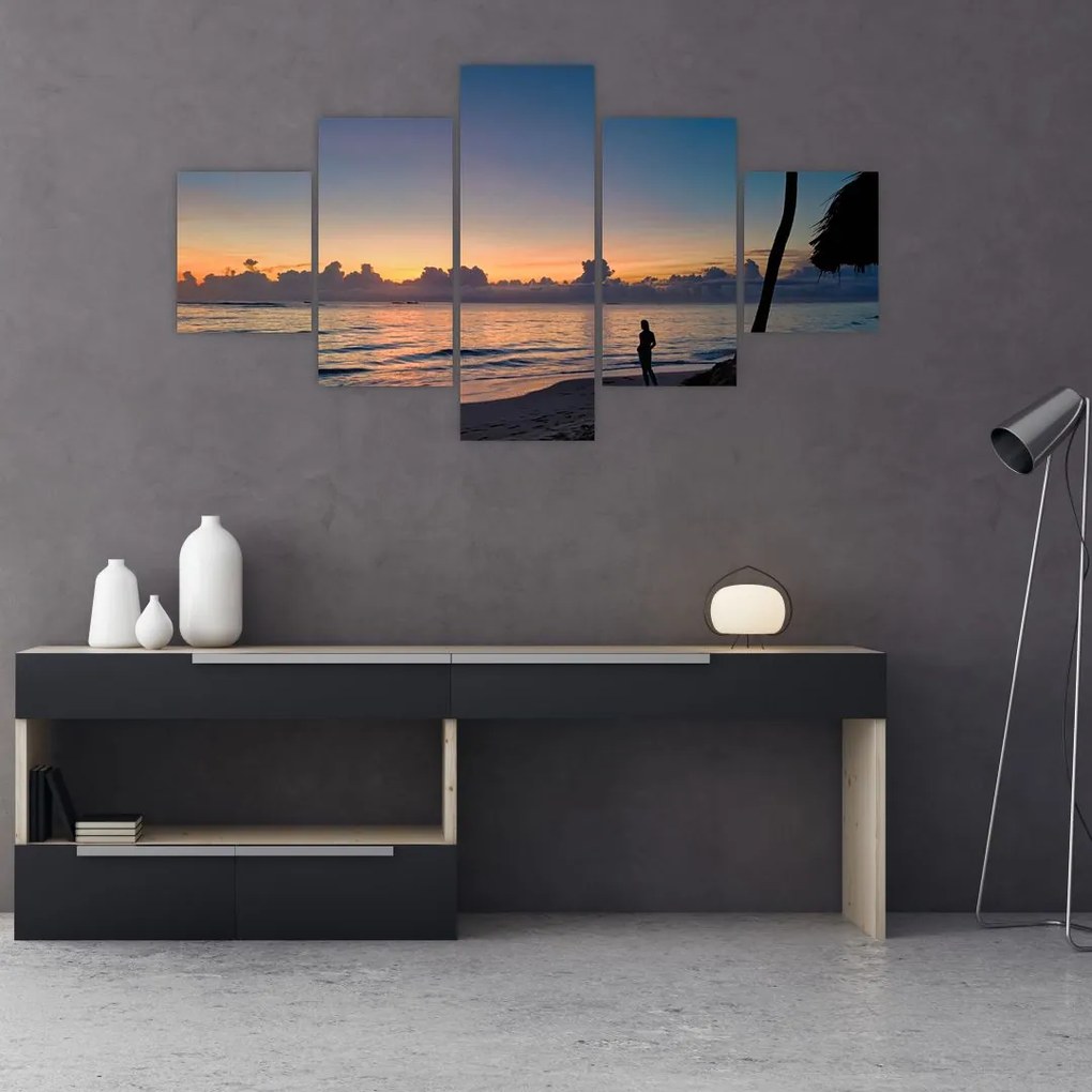 Obraz kobiety na plaży (125x70 cm)