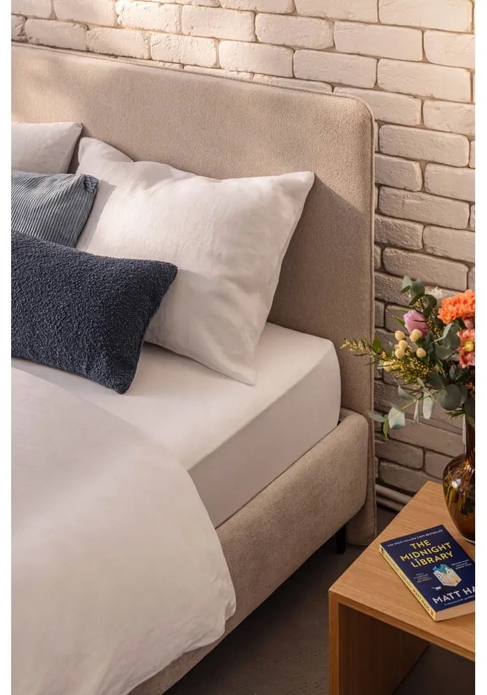 Beżowe tapicerowane łóżko dwuosobowe ze stelażem 180x200 cm Noira Slim – Bonami Selection