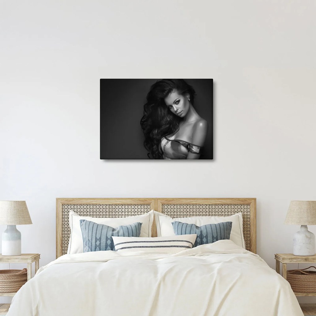 Obraz - Czarno - biały portret uwodzicielskiej kobiety (70x50 cm)