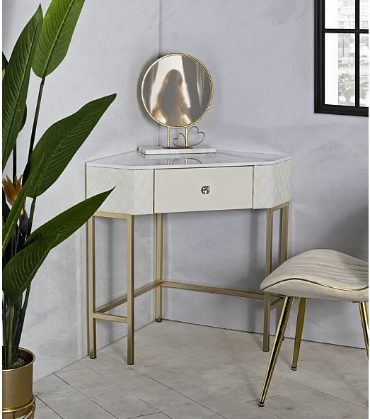 Stolik konsolowy narożny Sharon Glam, 84,5 x 60 x 77 cm, pikowana skóra ekologiczna w kolorze białym i złotym – z szufladą i podnóżkiem – luksusowy design