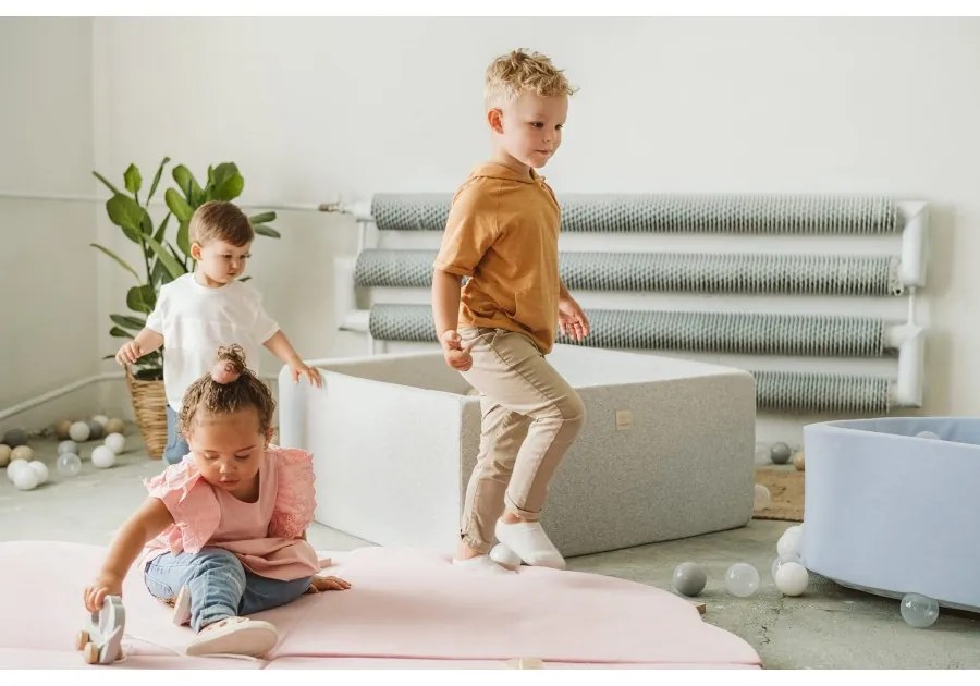 Kwadratowy suchy basen z piłeczkami 7cm dla dziecka, 110x110x40cm/400 piłek, bawełniany, jasnoszary, piłki: białe, srebrne, szare - meowbaby®