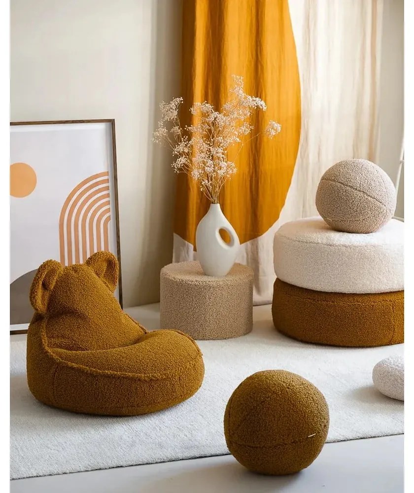 Brązowa poduszka na sofę dziecięcą z materiału bouclé Ball – Wigiwama