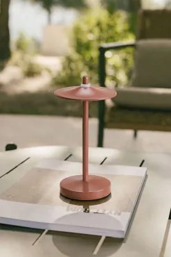 Bezprzewodowa Lampa Stołowa Led Do Użytku Zewnętrznego Z Żelaza Zuniga Terracota - Sklum