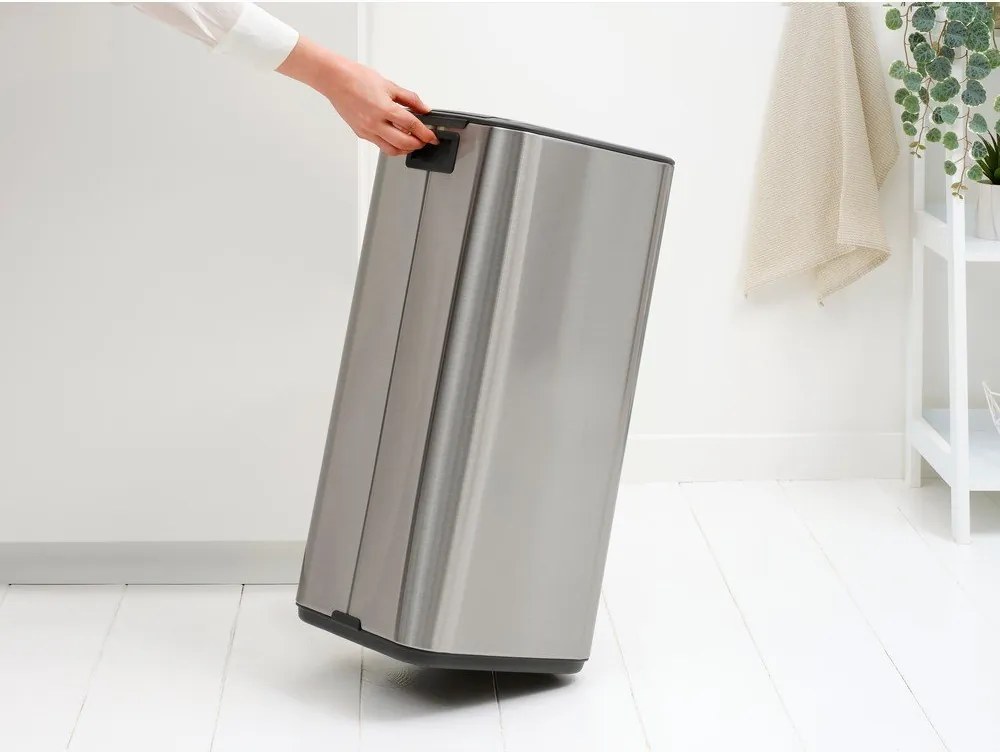 Stalowy kosz na śmieci z pedałem w kolorze matowego srebra 30 l Bo – Brabantia