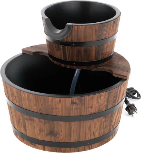 Fontanna ogrodowa - fontanna z dwoma drewnianymi wiaderkami