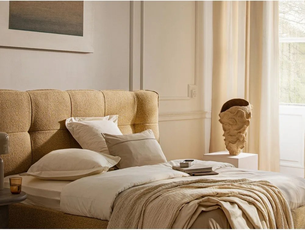 Beżowe tapicerowane łóżko dwuosobowe ze schowkiem ze stelażem 200x200 cm Eric – Micadoni