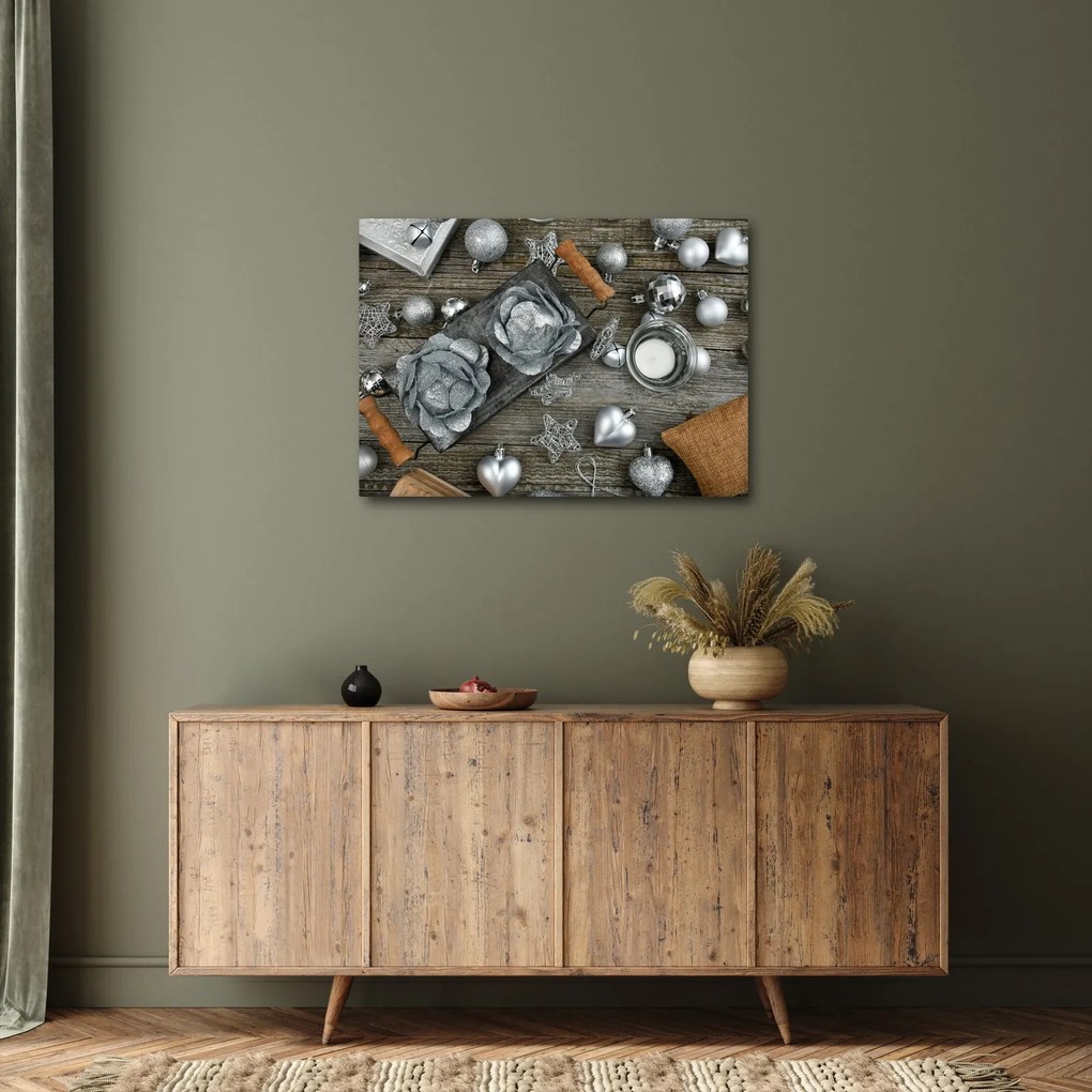 Obraz - srebrne ozdoby świąteczne (70x50 cm)