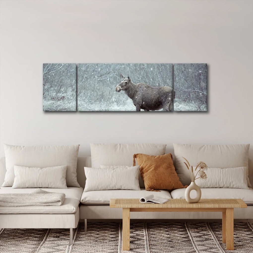 Obraz - Łoś w śnieżnym lesie (170x50 cm)