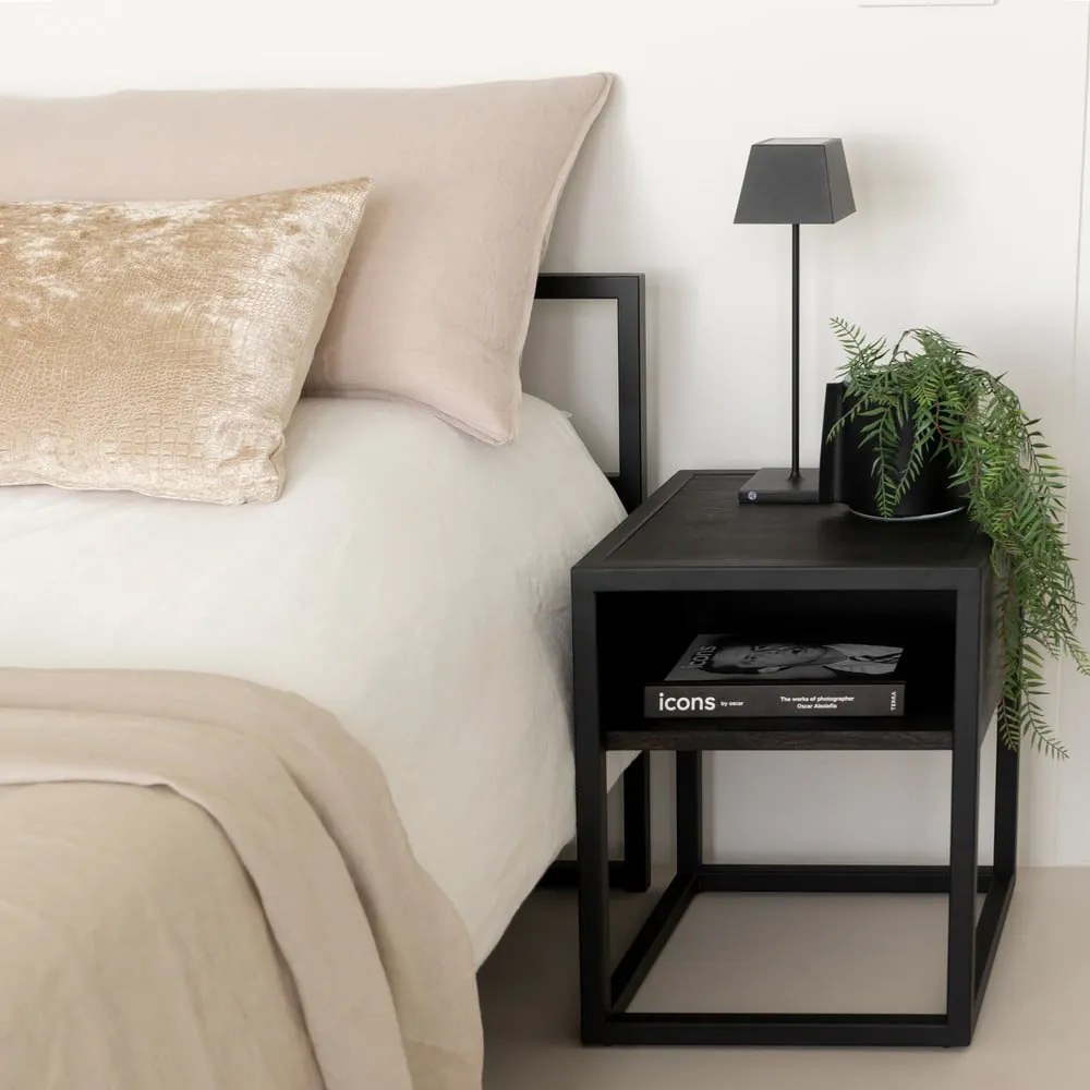 Czarna szafka nocna z litego drewna dębowego z półką Diva – Spinder Design