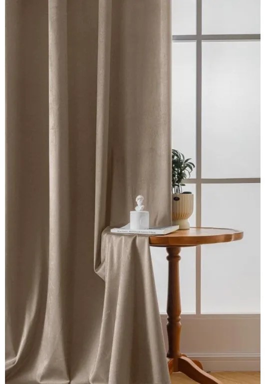 Zasłona zaciemniająca VELVET jasno brązowa 140x250 cm Zawieszanie: Taśma z wiązaniami