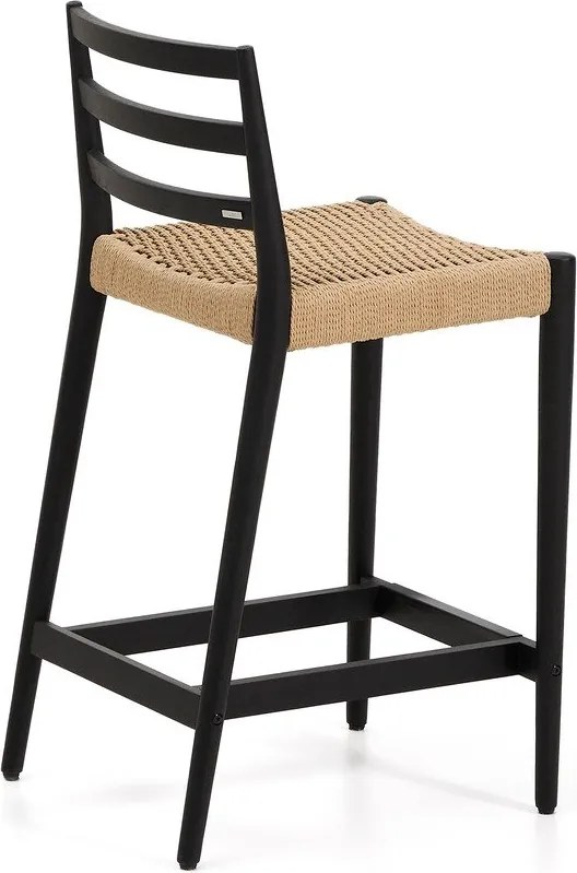 Czarny/w naturalnym kolorze hoker z litego drewna dębowego (wysokość siedziska 65 cm) Analy – Kave Home