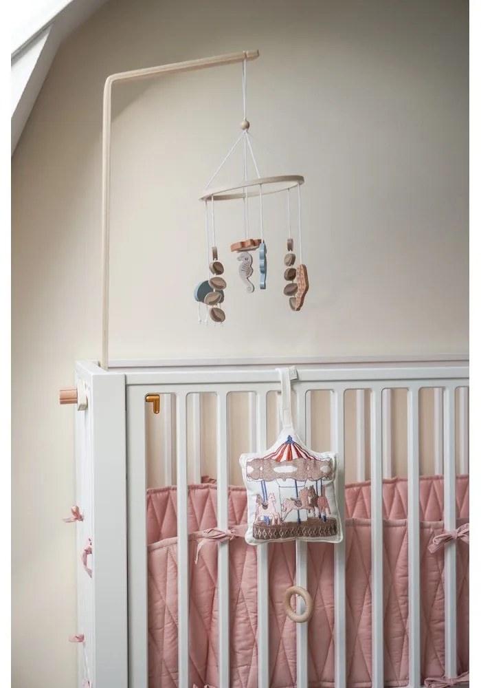 Jasnoróżowy ochraniacz do łóżeczka z bawełny organicznej 365 cm Blossom Pink – Cam Cam Copenhagen