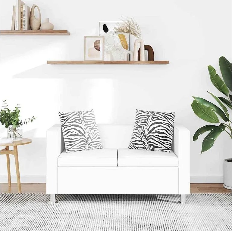 Sofa 2-osobowy z białej ekoskóry, klasyczny styl, poduszki w zestawie, kompaktowy i wygodny