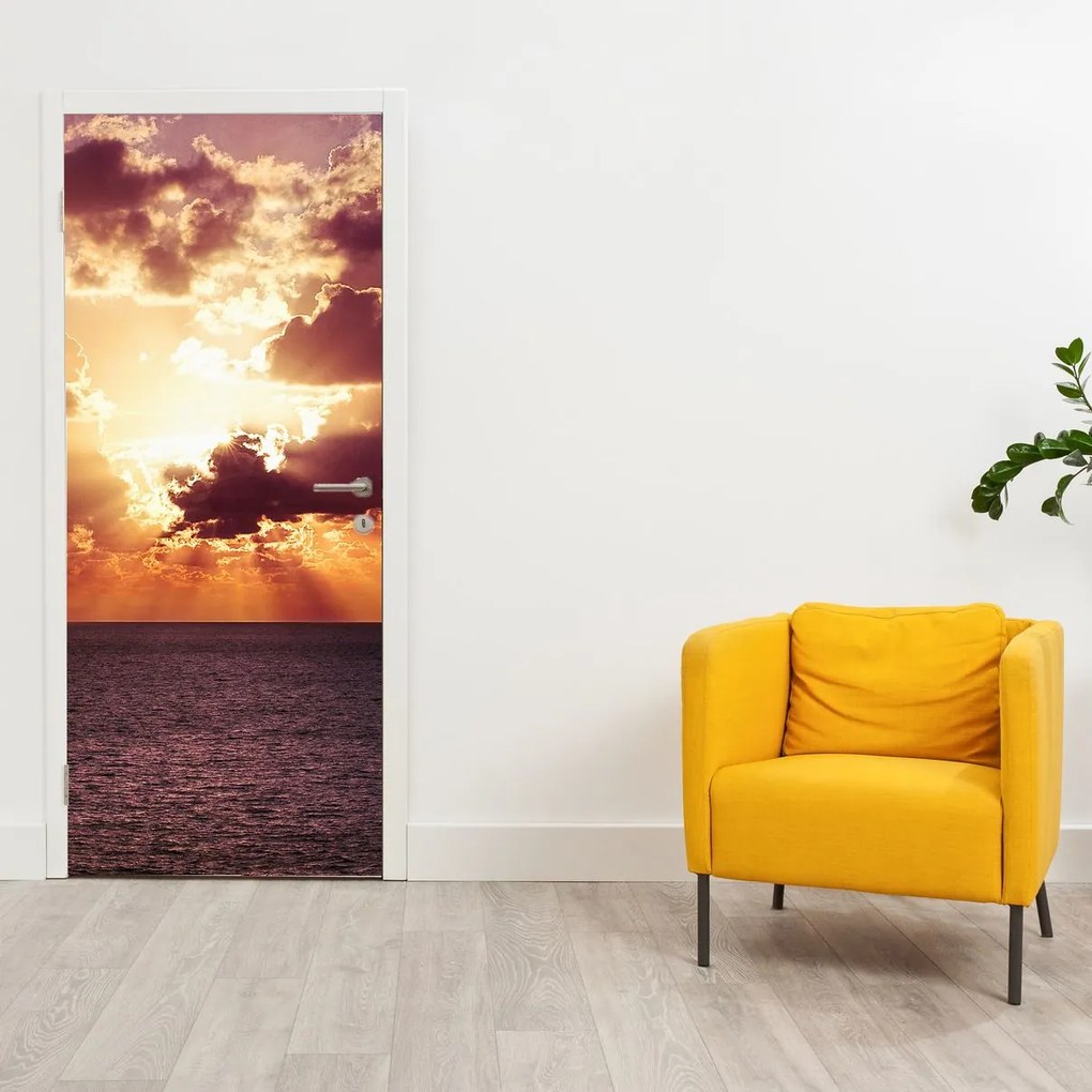 Fototapeta na drzwi - Słońce za chmurami (95x205cm)