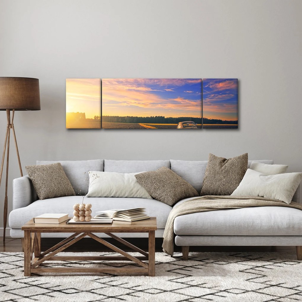 Obraz żółtego samochodu na polu (170x50 cm)