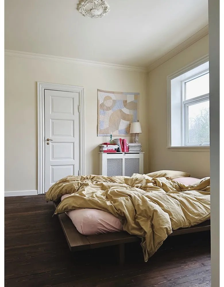 Brązowe łóżko jednoosobowe z litego drewna sosnowego ze stelażem 120x200 cm Japan – Karup Design