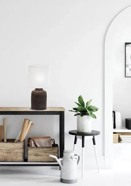 Brązowa lampa stołowa z abażurem z tkaniny - V085 F2-Z79