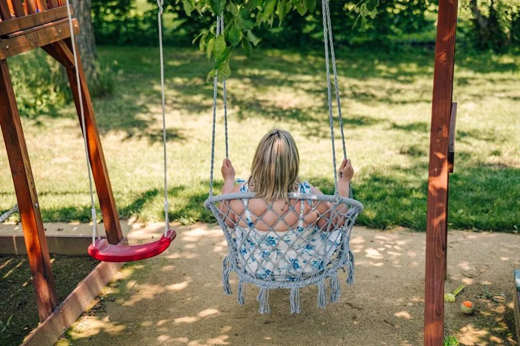 Szary wiszący fotel KOLUMBIA ze stojakiem