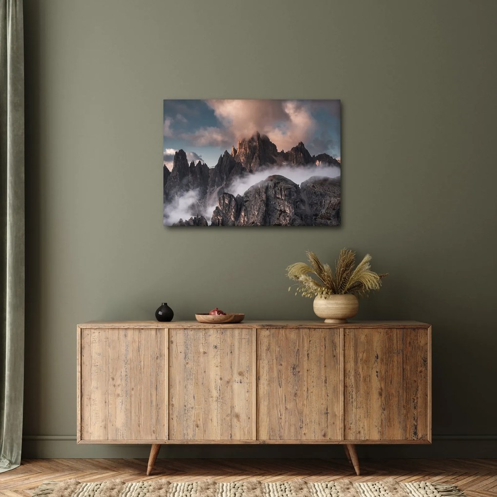 Obraz - Włoskie Dolomity ukryte we mgle (70x50 cm)