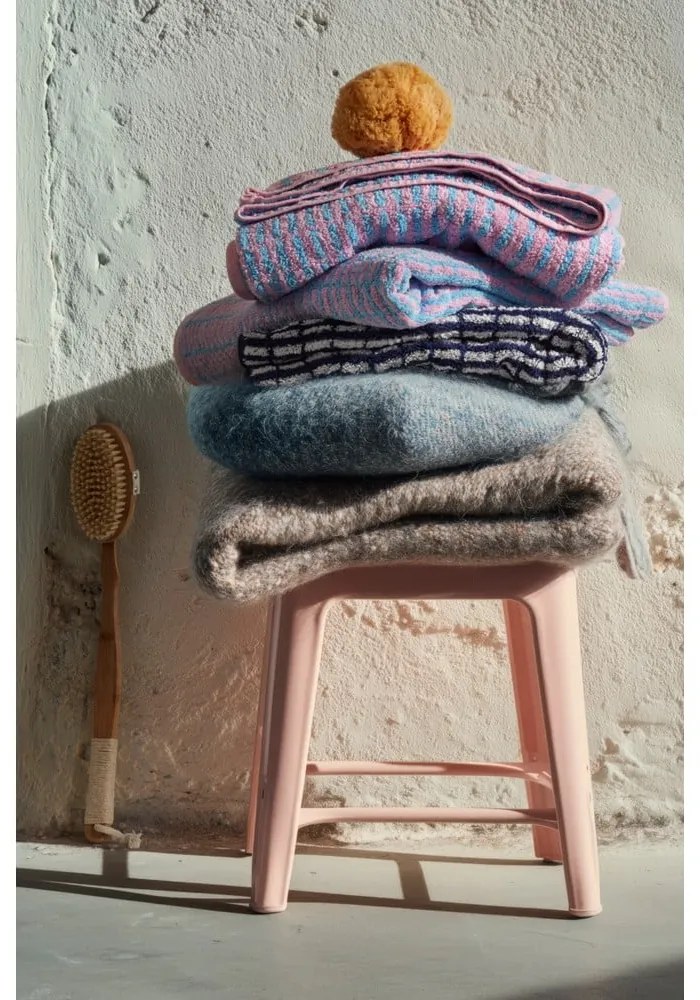 Biały/niebieski ręcznik kąpielowy z mieszanki bambusa frotte 70x140 cm Nuance – JUNA