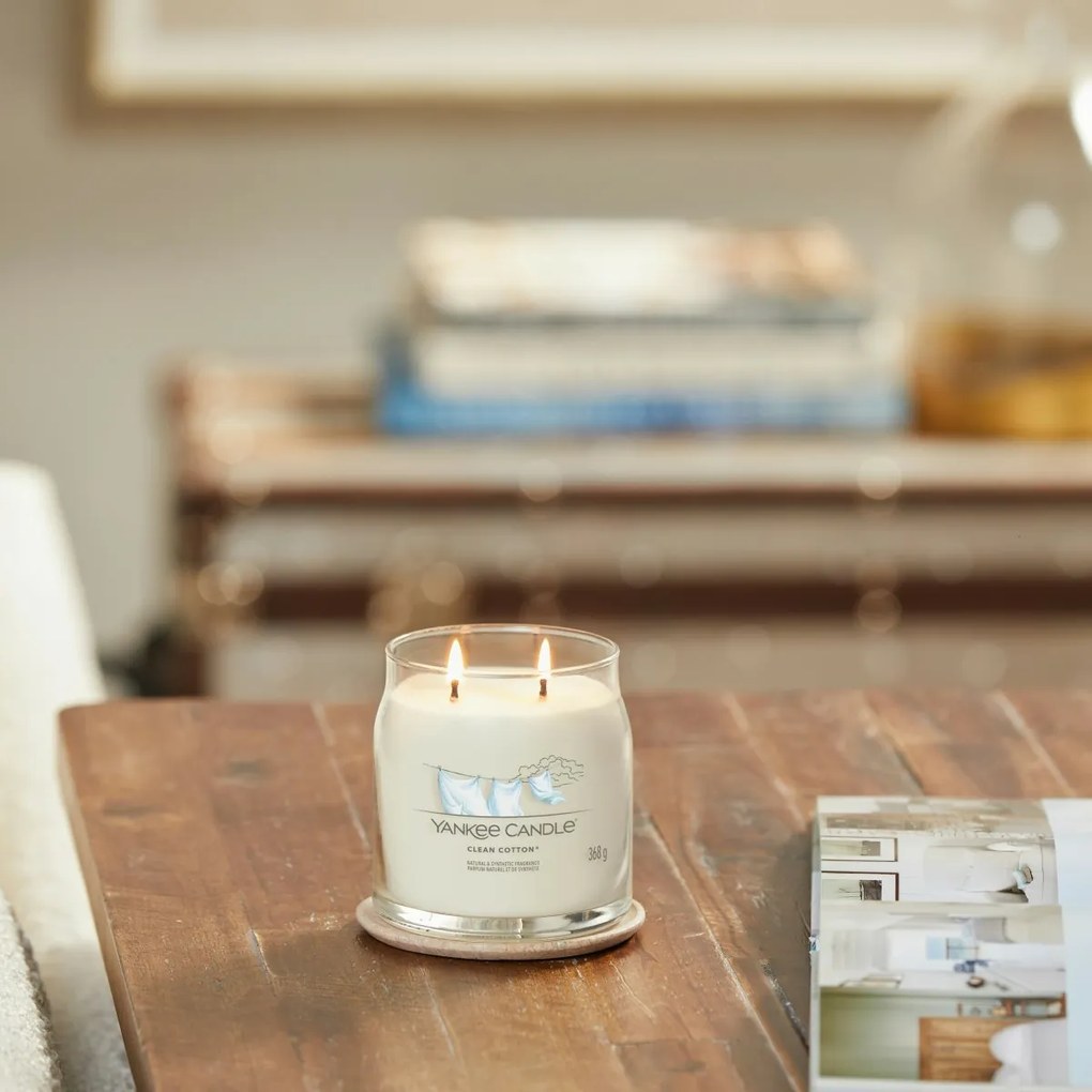 Yankee Candle świeczka zapachowa Signature w szkle średnia Clean Cotton, 368 g, M