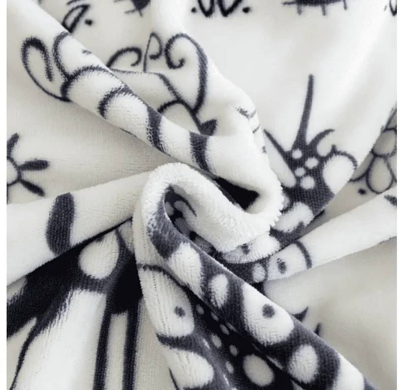 PrzytulneMieszkanie.pl PrzytulneMieszkanie.pl PrzytulneMieszkanie.pl Zestaw pościeli z mikropluszu WINTER DEER szare + prześcieradło z mikropluszu SOFT 90x200 cm białe, pojedyncze łóżko