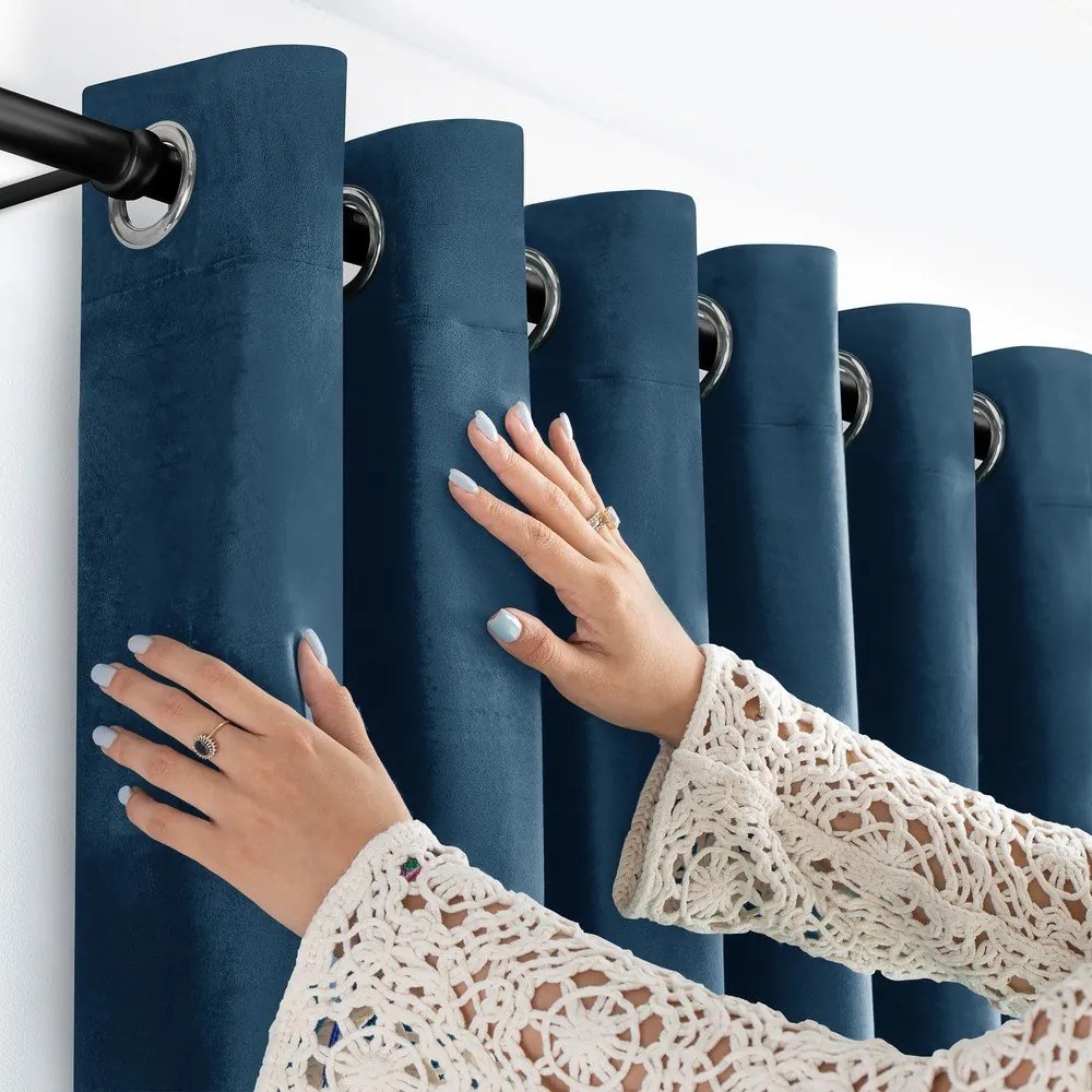 Niebieska aksamitna zasłona częściowo zaciemniająca (dimout) 400x270 cm Velto – Filumi