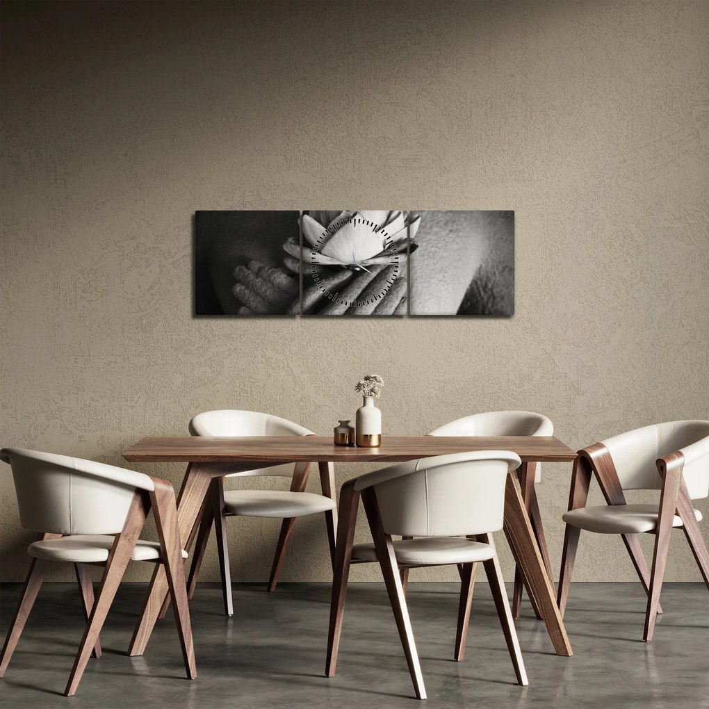 Obraz - Lotos w rękach Buddy (z zegarem) (90x30 cm)