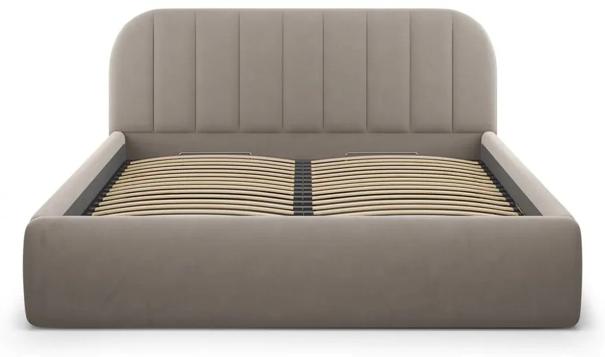 Jasnobrązowe tapicerowane łóżko dwuosobowe ze schowkiem ze stelażem 140x200 cm Juno – Windsor &amp; Co Sofas