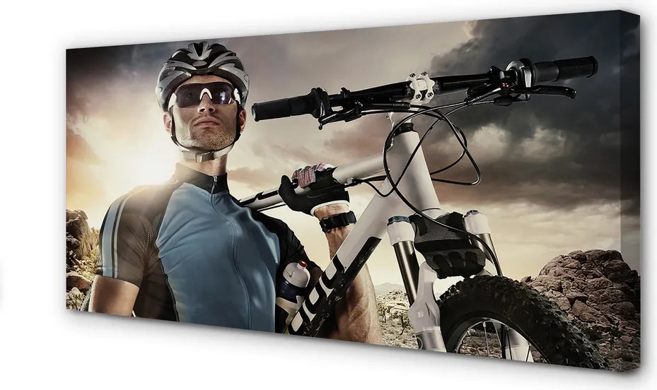 Obraz drukowany na płótnie Rowerzysta na Tle Chmur